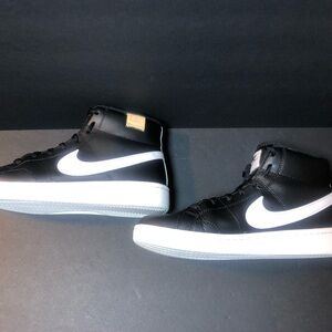 Nike Court Royal 2 Mid’s like New with out the box.